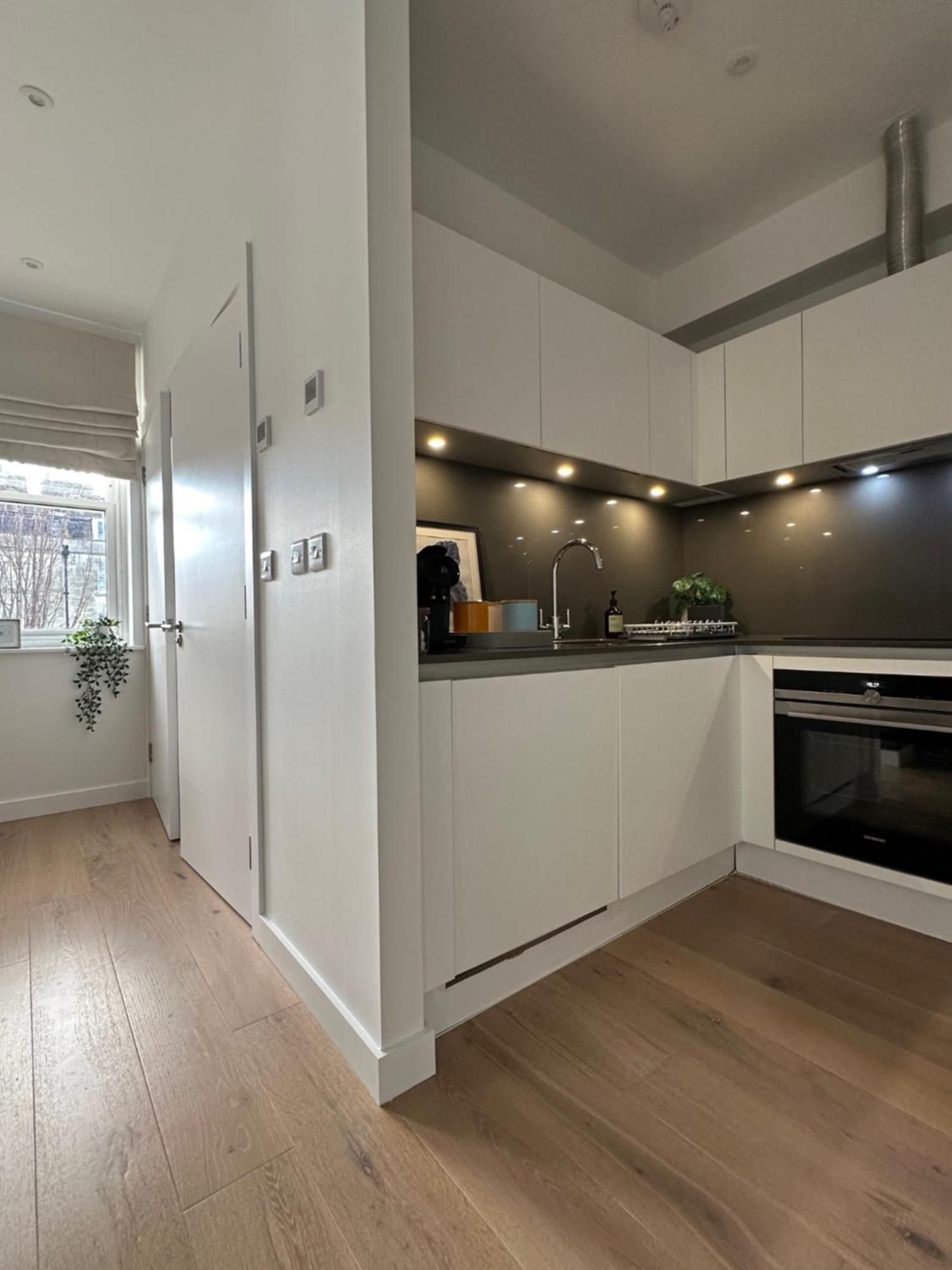 Contemporary Pied A Terre In The Heart Of Bath Apartment Exterior photo